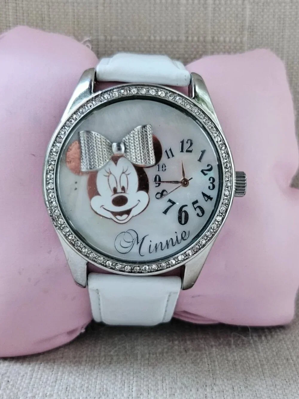 Disney Minnie Mouse Wrsitwatch White Strap Crystals Accent Bezel Analog Watch